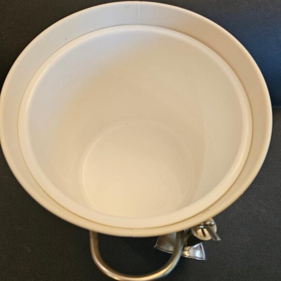 White metal double handle ice bucket w metal ice scoop, 3QT - Picture 6 of 7